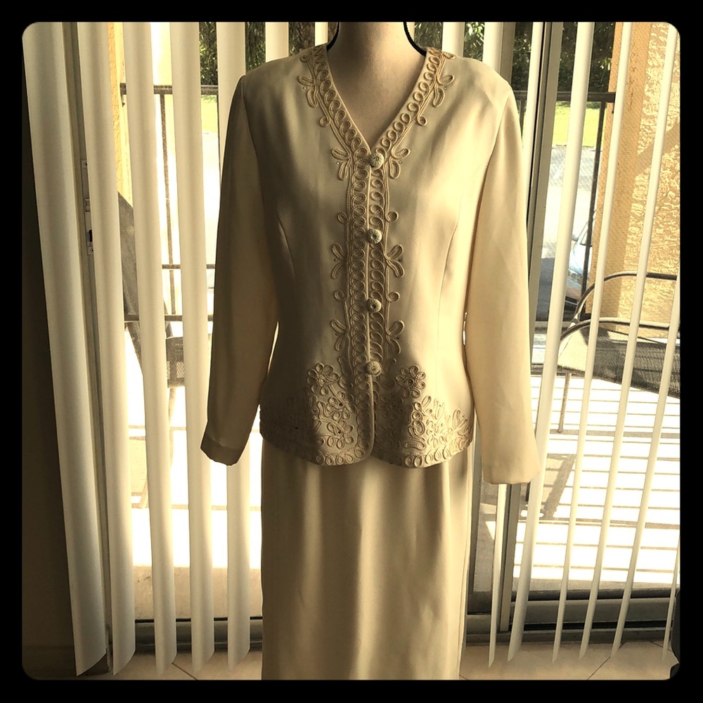 Che Studio Skirt Suit